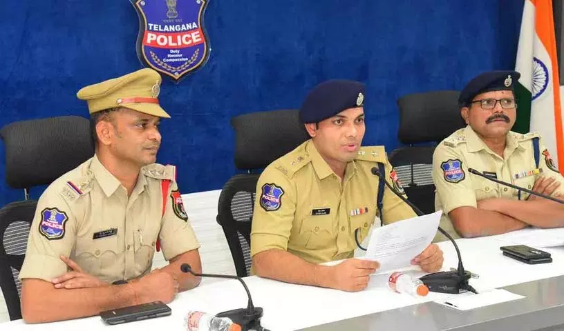 पति की हत्या में पत्नी और 5 आरोपी गिरफ्तार पति की हत्या में पत्नी और 5 आरोपी गिरफ्तार