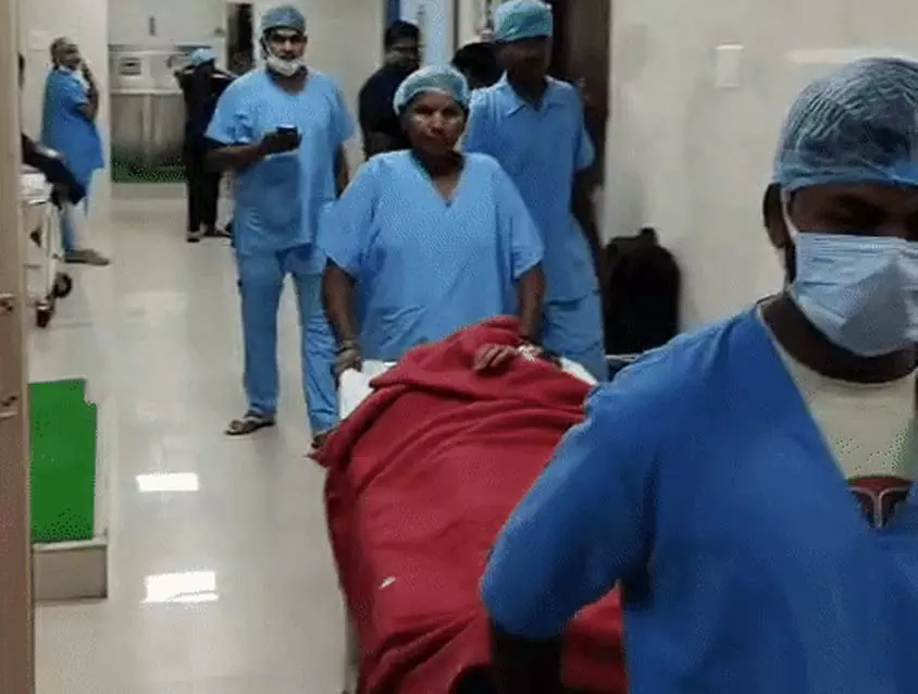 BREAKING: आधी रात को युवक का काट डाला प्राइवेट पार्ट, मचा हड़कंप BREAKING: आधी रात को युवक का काट डाला प्राइवेट पार्ट, मचा हड़कंप
