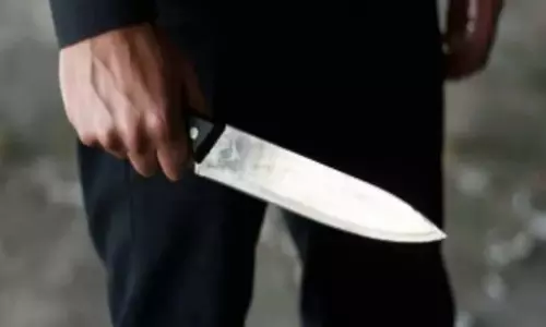 रिटायर्ड फौजी के बेटे का मर्डर, पुलिस बैरियर के पास पड़ी मिली लाश