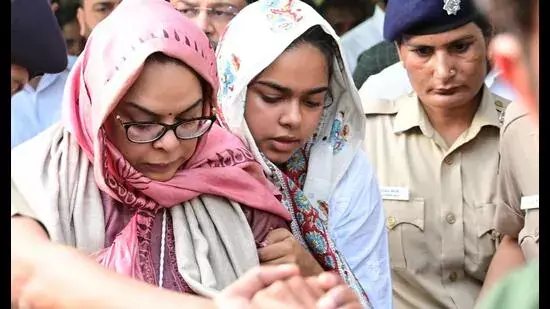 Haryana आईपीएस आत्महत्या मामला: पोस्टमार्टम के बाद पूरन कुमार का अंतिम संस्कार किया गया Haryana आईपीएस आत्महत्या मामला: पोस्टमार्टम के बाद पूरन कुमार का अंतिम संस्कार किया गया