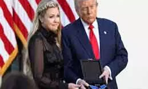 WASHINGTON वामपंथी समूहों पर कार्रवाई के बीच ट्रम्प ने चार्ली किर्क को सर्वोच्च सम्मान दिया WASHINGTON वामपंथी समूहों पर कार्रवाई के बीच ट्रम्प ने चार्ली किर्क को सर्वोच्च सम्मान दिया