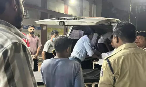 दुर्ग कलेक्ट्रेट के सामने एक्सीडेंट, 2 की मौत दुर्ग कलेक्ट्रेट के सामने एक्सीडेंट, 2 की मौत