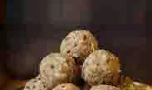 Oats Laddoo :सेहत को लेकर चिंतित हैं तो यह मीठा व्यंजन आपके लिए एकदम सही रहेगा Oats Laddoo :सेहत को लेकर चिंतित हैं तो यह मीठा व्यंजन आपके लिए एकदम सही रहेगा