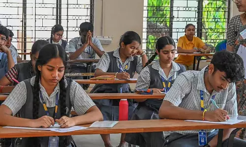 शिक्षा विभाग कर्नाटक के सरकारी स्कूलों में एनरोलमेंट बढ़ाने के लिए कैंपेन शुरू करेगा शिक्षा विभाग कर्नाटक के सरकारी स्कूलों में एनरोलमेंट बढ़ाने के लिए कैंपेन शुरू करेगा