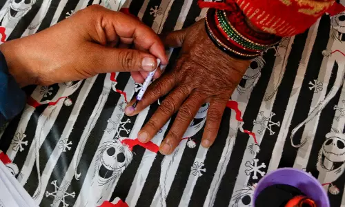 Telangana: जुबली हिल्स उपचुनाव के लिए 12 और उम्मीदवारों ने नामांकन दाखिल किया Telangana: जुबली हिल्स उपचुनाव के लिए 12 और उम्मीदवारों ने नामांकन दाखिल किया