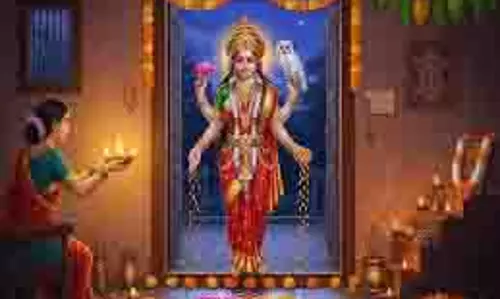 Diwali 2025: दिवाली के दिन कौन से रंग के कपड़े पहनने से बरसती है मां लक्ष्मी की कृपा
