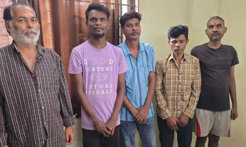 कालीबाड़ी गांधी नगर में 5 सटोरिए गिरफ्तार, कोतवाली पुलिस ने मारी रेड कालीबाड़ी गांधी नगर में 5 सटोरिए गिरफ्तार, कोतवाली पुलिस ने मारी रेड