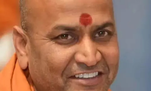Karnataka : कनेरी अदृश्य कदासिद्धेश्वर स्वामीजी के विजयपुरा जिले में प्रवेश पर रोक Karnataka : कनेरी अदृश्य कदासिद्धेश्वर स्वामीजी के विजयपुरा जिले में प्रवेश पर रोक