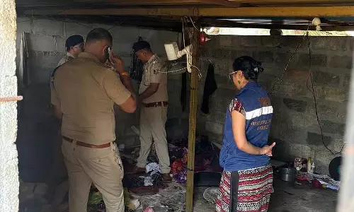 शेड में कुकिंग गैस लीक होने से आग लगने का हादसा: तीन घायल, एक की मौत शेड में कुकिंग गैस लीक होने से आग लगने का हादसा: तीन घायल, एक की मौत