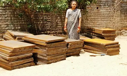सेंट्रिंग प्लेट्स से मिला दी रश्मि के सपनों को सहारा