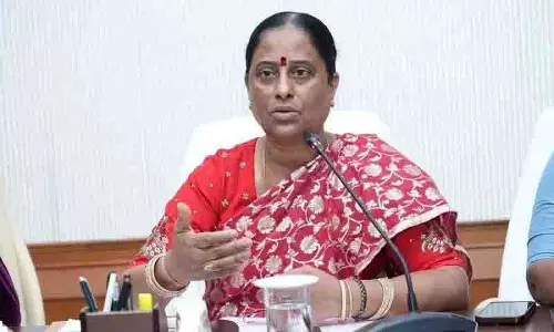 Konda Surekha के आवास पर हुए बड़े नाटक से मेदारम के ठेकों को लेकर अंदरूनी कलह उजागर Konda Surekha के आवास पर हुए बड़े नाटक से मेदारम के ठेकों को लेकर अंदरूनी कलह उजागर