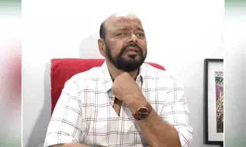 कोंडा मुरली ने कहा, रेवंत रेड्डी से उनका कोई झगड़ा नहीं, OSD प्रकरण में भूमिका से इनकार कोंडा मुरली ने कहा, रेवंत रेड्डी से उनका कोई झगड़ा नहीं, OSD प्रकरण में भूमिका से इनकार