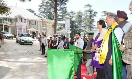 CM ने 18 ई-टैक्सियों को हरी झंडी दिखाई, सरकार ने 1.28 करोड़ रुपये की सब्सिडी दी
