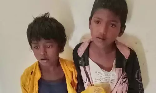 Mulbagal : नहर में गिरे लड़कों को बचाया गया Mulbagal : नहर में गिरे लड़कों को बचाया गया