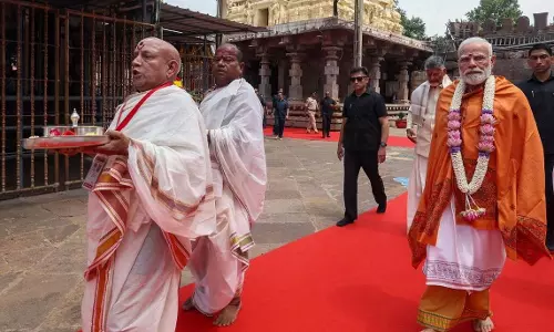 प्रधानमंत्री मोदी ने आंध्र प्रदेश के श्रीशैलम मंदिर में की पूजा-अर्चना, देश की सुख-समृद्धि की कामना