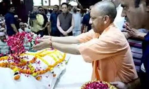 Lucknow: संत साईं चांडूराम के अंतिम दर्शन में शामिल हुए CM योगी