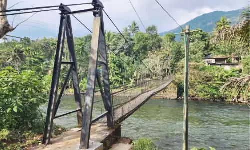 त्रिवेणी संगमम; लोग चाहते हैं कि नया पुल बनने पर भी एक सस्पेंशन ब्रिज हो त्रिवेणी संगमम; लोग चाहते हैं कि नया पुल बनने पर भी एक सस्पेंशन ब्रिज हो