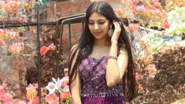 kerala: बेडरूम में फंदे से लटकी मिली लड़की, अस्पताल जाते समय मौत kerala: बेडरूम में फंदे से लटकी मिली लड़की, अस्पताल जाते समय मौत