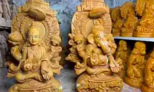 Varanasi: गंगा मिट्टी से बनी गणेश और लक्ष्मी की मूर्तियों की भारी मांग Varanasi: गंगा मिट्टी से बनी गणेश और लक्ष्मी की मूर्तियों की भारी मांग