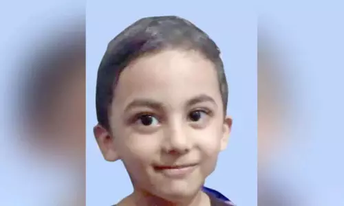 Kerala : घर के सामने स्कूल वैन की टक्कर से तीन साल के बच्चे की दर्दनाक मौत Kerala : घर के सामने स्कूल वैन की टक्कर से तीन साल के बच्चे की दर्दनाक मौत