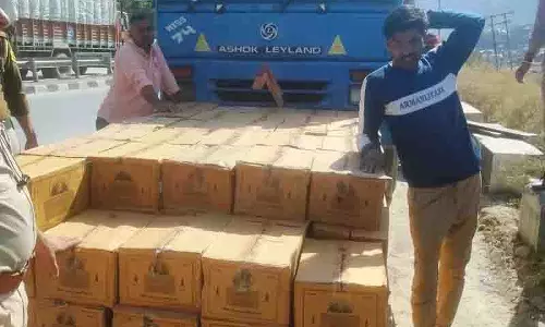 Himachal: शराब तस्करी रैकेट का भंडाफोड़ Himachal: शराब तस्करी रैकेट का भंडाफोड़