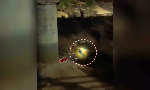 Cuttack: ट्रक से टकराई बाइक, युवक महानदी पुल से गिरा, गंभीर घायल