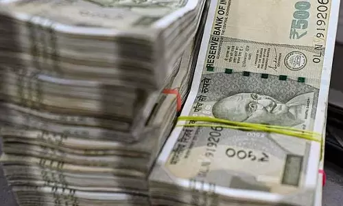 Karnataka : नकली नोट छापने वाले बड़े नेटवर्क का पता चला, 1 करोड़ की फेक करेंसी मिली Karnataka : नकली नोट छापने वाले बड़े नेटवर्क का पता चला, 1 करोड़ की फेक करेंसी मिली