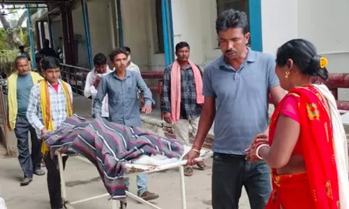 युवक की गला रेतकर हत्या, सड़क किनारे मिला शव, परिजनों ने महिला समेत तीन लोगों पर संदेह जताया युवक की गला रेतकर हत्या, सड़क किनारे मिला शव, परिजनों ने महिला समेत तीन लोगों पर संदेह जताया