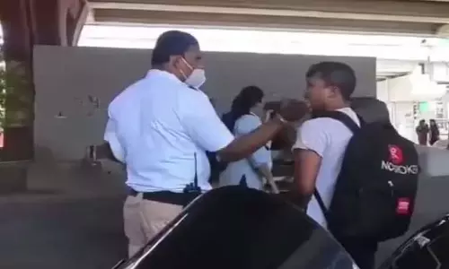 Bengaluru ट्रैफिक पुलिसकर्मी ने बाइक सवार को थप्पड़ मारा, निलंबित