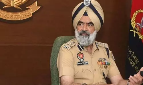 CBI ने भ्रष्टाचार के मामले में डीआईजी को गिरफ्तार किया CBI ने भ्रष्टाचार के मामले में डीआईजी को गिरफ्तार किया