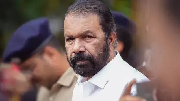 kerala : संदिग्ध को हिरासत में लेकर सबरीमाला सोना चोरी की जांच जारी kerala : संदिग्ध को हिरासत में लेकर सबरीमाला सोना चोरी की जांच जारी