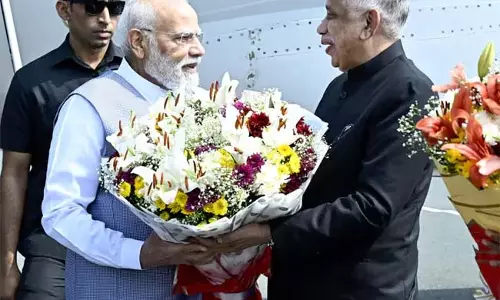 Andhra : प्रधानमंत्री मोदी कुरनूल एयरपोर्ट पहुंचे Andhra : प्रधानमंत्री मोदी कुरनूल एयरपोर्ट पहुंचे