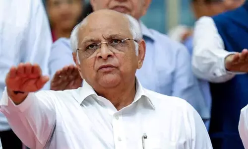 Gujarat कैबिनेट में बड़े फेरबदल से पहले सभी मंत्रियों ने दिया इस्तीफा Gujarat कैबिनेट में बड़े फेरबदल से पहले सभी मंत्रियों ने दिया इस्तीफा