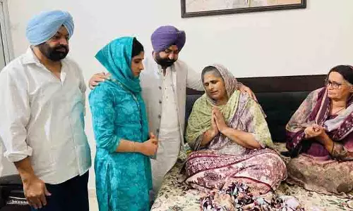 मंत्री मुंडियां ने Punjabi singer Jawanda के गांव जाकर शोक संवेदना व्यक्त की