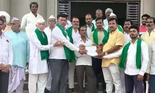Karnataka: संगमेश सागर ने प्रति एकड़ ₹50 हजार मुआवजा देने की मांग की