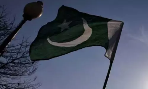 Pakistan के खैबर पख्तूनख्वा में ट्रक पलटने से एक ही परिवार के 15 लोगों की मौत