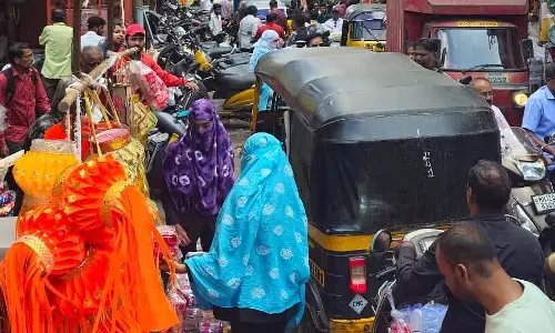Pune : दिवाली की भीड़ के कारण बोहरी अली मार्केट इलाके में ट्रैफिक जाम