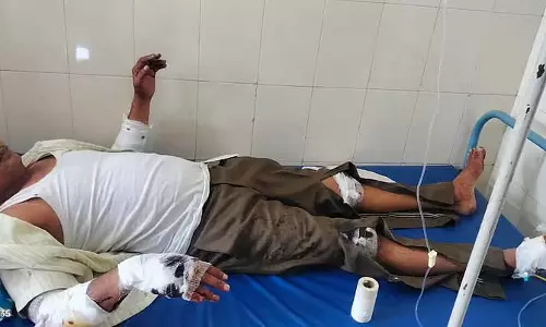 Kalgi : सर्वे करने जा रहे टीचर की कार फिसली, घायल हो गए