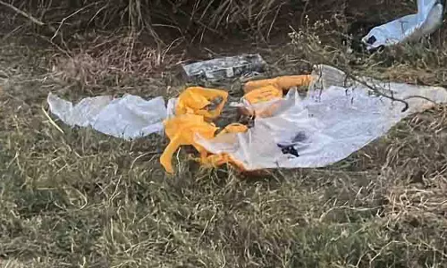 दिवाली से पहले अजनाला के Teddi village के एक खेत से विस्फोटक बरामद दिवाली से पहले अजनाला के Teddi village के एक खेत से विस्फोटक बरामद
