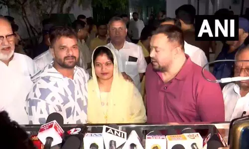 खेसारी लाल यादव और उनकी पत्नी RJD में शामिल खेसारी लाल यादव और उनकी पत्नी RJD में शामिल