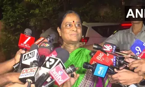 मंत्री कोंडा सुरेखा ने AICC नेताओं से की मुलाकात, मुद्दों के समाधान पर चर्चा