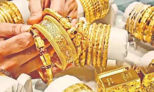 Dhanteras से पहले सोने की कीमतें स्थिर बनी हुई