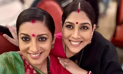 सालो बाद साथ आईं Smriti Irani-साक्षी तंवर, तुलसी-पार्वती को देख खुश हुए फैंस सालो बाद साथ आईं Smriti Irani-साक्षी तंवर, तुलसी-पार्वती को देख खुश हुए फैंस