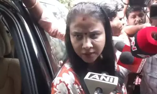 कोंडा सुरेखा प्रकरण ने पकड़ा राजनीतिक रंग कोंडा सुरेखा प्रकरण ने पकड़ा राजनीतिक रंग