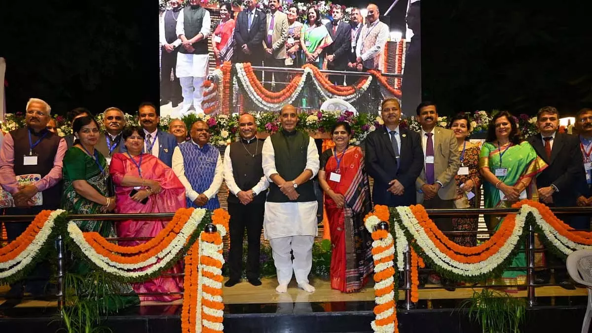 रक्षा मंत्री राजनाथ सिंह ने नासिक में HAL की स्मार्ट टाउनशिप का उद्घाटन किया रक्षा मंत्री राजनाथ सिंह ने नासिक में HAL की स्मार्ट टाउनशिप का उद्घाटन किया