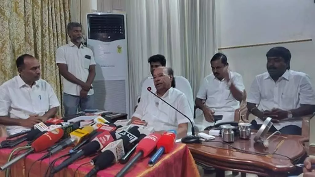 अंबुमणि अपनी पार्टी शुरू कर सकते हैं: PMK संस्थापक रामदास अंबुमणि अपनी पार्टी शुरू कर सकते हैं: PMK संस्थापक रामदास