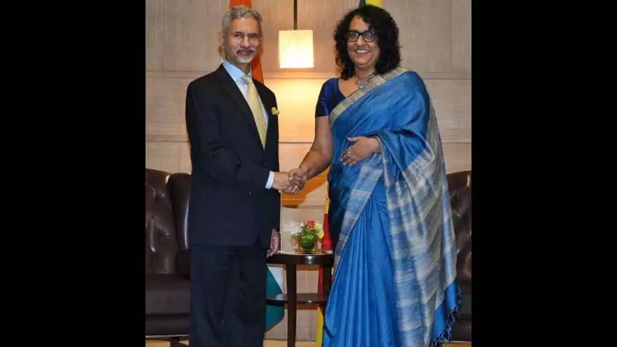 विदेश मंत्री जयशंकर ने श्रीलंकाई प्रधानमंत्री अमरसूर्या से मुलाकात की विदेश मंत्री जयशंकर ने श्रीलंकाई प्रधानमंत्री अमरसूर्या से मुलाकात की