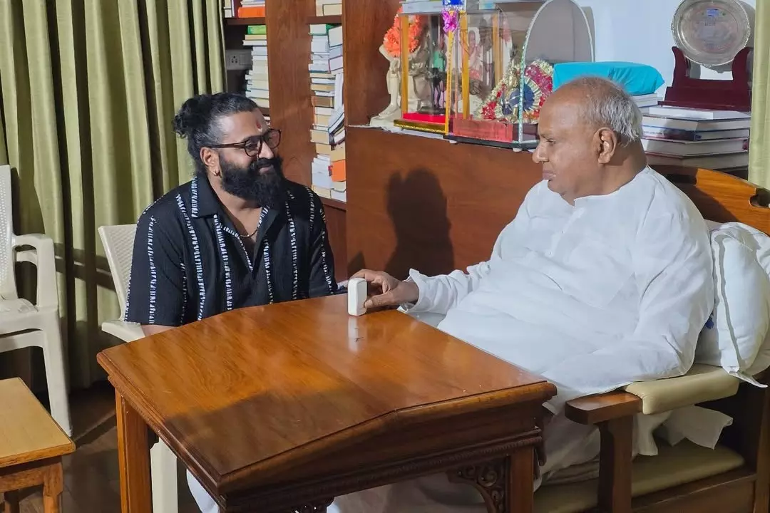 Kantara Chapter 1 की सफलता के बाद ऋषभ शेट्टी ने अनुभव किया विशेष सम्मान Kantara Chapter 1 की सफलता के बाद ऋषभ शेट्टी ने अनुभव किया विशेष सम्मान