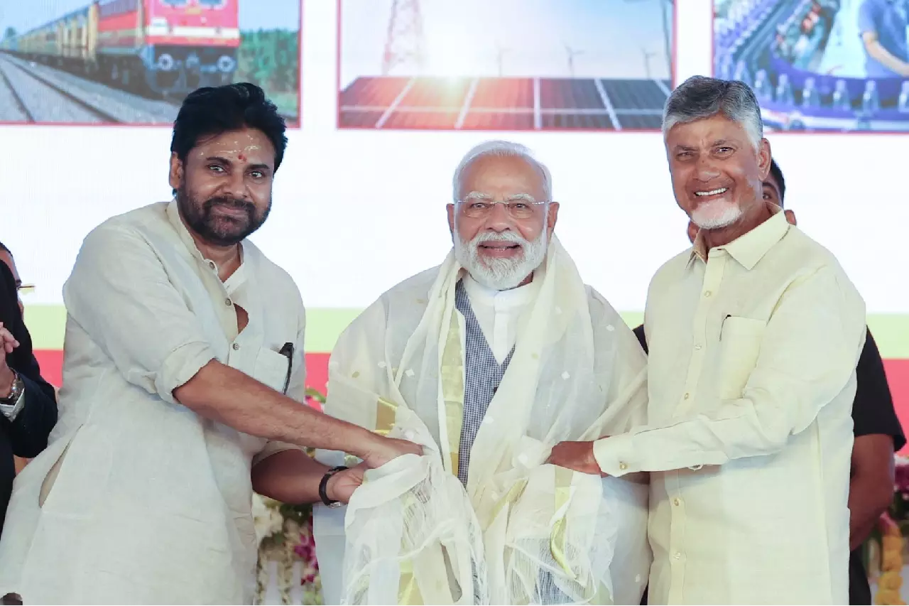 PM Modi ने हिंदी में बोलने के लिए चंद्रबाबू नायडू की सराहना की PM Modi ने हिंदी में बोलने के लिए चंद्रबाबू नायडू की सराहना की