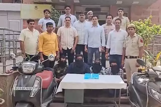 उत्तर-पूर्वी दिल्ली में व्यापारी से 11 किलो चांदी चोरी करने के आरोप में चार गिरफ्तार उत्तर-पूर्वी दिल्ली में व्यापारी से 11 किलो चांदी चोरी करने के आरोप में चार गिरफ्तार